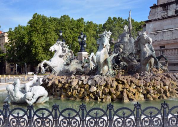 2024-06-17_07_A Large Pedestal Framed w 2 Basins Decorated w Bronze Horses & Troops, & Surmounted by a Large Column w.JPG