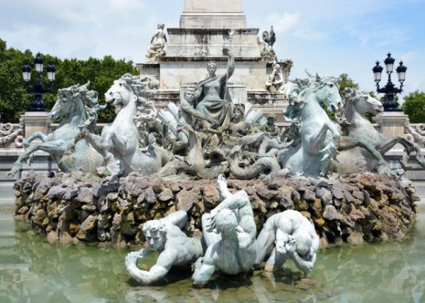 2024-06-18_116_The Impressive Bronze Fountains Depicting the Triumphs of the Republic & the Concorde Anchoring the Pl.JPG