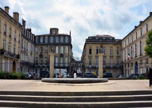 2024-06-18_120_Place du Champ de Mars_Fountain in the Public Park Jardin Public0001.JPG