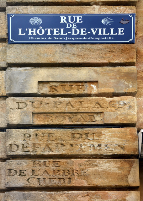 2024-06-17_36_Rue de L'Hotel-de-Ville_Plaque0001.JPG