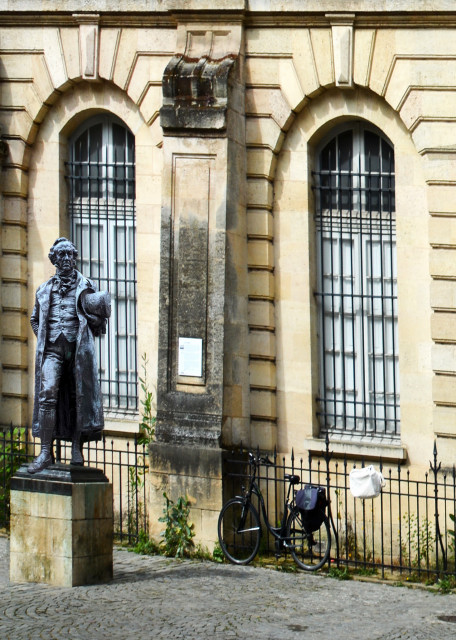 2024-06-17_55_Statue of the Spanish Painter Francisco de Goya  @ Place du Chapelet0001.JPG