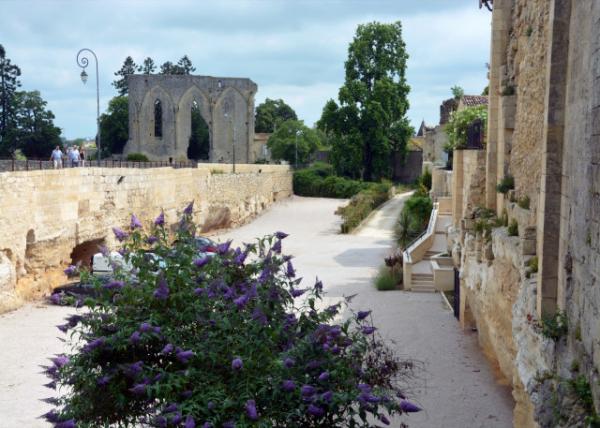 2024-06-18_57_Medieval Remparts Built in the 12th C by the English & the Great Wall of the Dominican Monastery in the 13th C0001.JPG