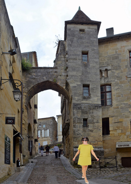 2024-06-18_74_Ancient Arched Gate over Rue Cadene-10001.JPG