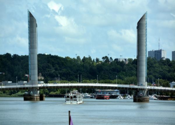 2024-06-17_05_Views of the Award Winning Pont Jacques Chaban-Delmas0001.JPG