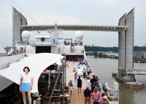 2024-06-18_02_Sail away_ Approaching under Pont Jacques Chaban Delmas-1M0001.JPG