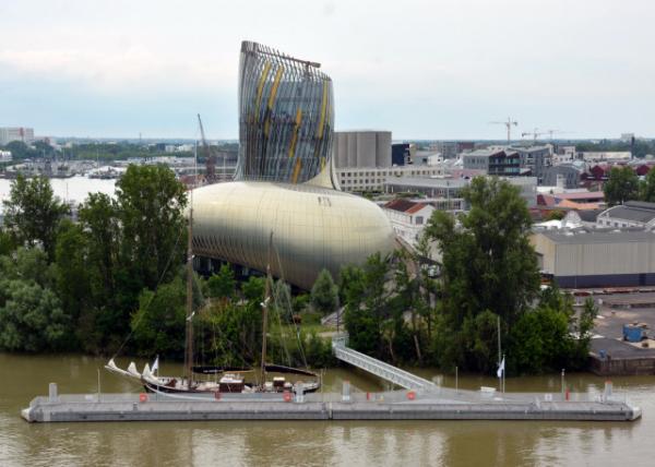 2024-06-18_07_View of the Cit du Vin_ a Futuristic Bldg Famous for Its Fine Wines-40001.JPG