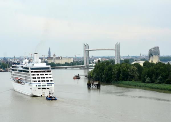 2024-06-18_11_Crossing Pont Jacques Chaban Delmas0001.JPG