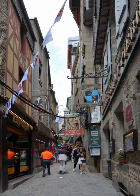 2024-06-20_11_Mont St Michel Single Street-20001.JPG