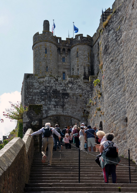 2024-06-20_17_Entrance Gatehouse of the Merveille0001.JPG