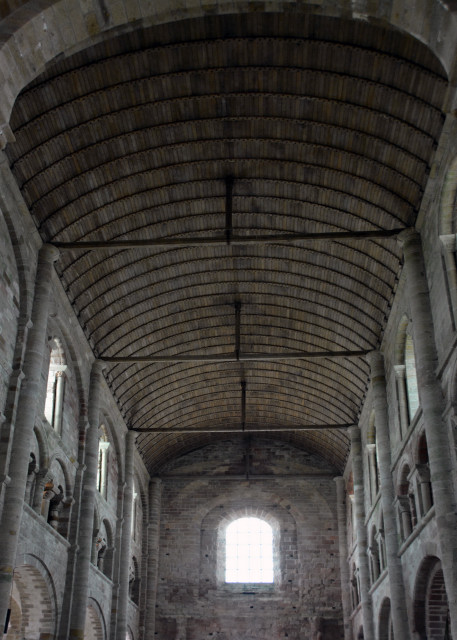 2024-06-20_35_Vault of the Nave w a Frame of Pillars & Archways0001.JPG