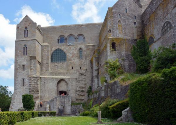 2024-06-20_56_Merveille, the Gothic Part of the Abbey Built in the 13th Century w the Clergy atop, the Nobility in the Middle, & the Peop.JPG