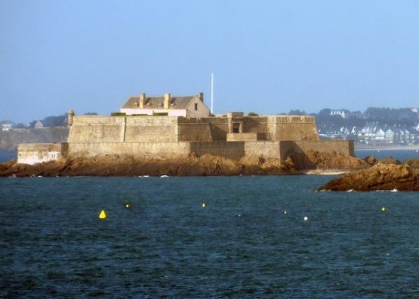 2024-06-20_22_Le Buron Turret in the Bay of Saint-Malo0001.JPG