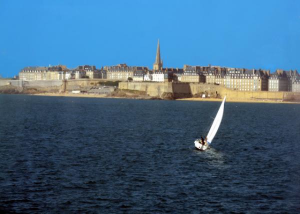 2024-06-20_138_Ramparts of Saint-Malo, a Granite Wall Surrounding the City of Privateers Built from the 12th Century by the Bishop.JPG