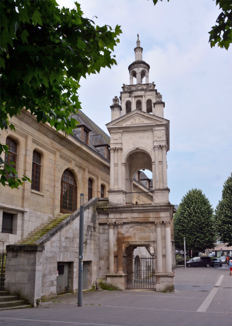 2024-06-21_04_Chapel Pride St. Romain in Renaissance Built in 1543 in Front of the Hall of the Canvas0001.JPG