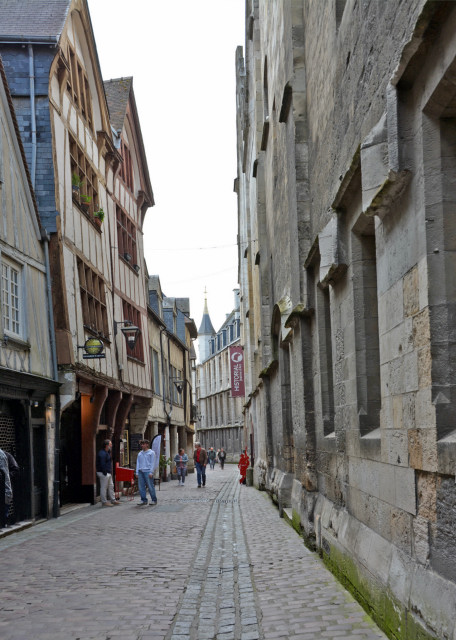 2024-06-21_57_Rue Saint Romain Named after Saint Romain_ Archbishop of Rouen in the 7th Century0001.JPG