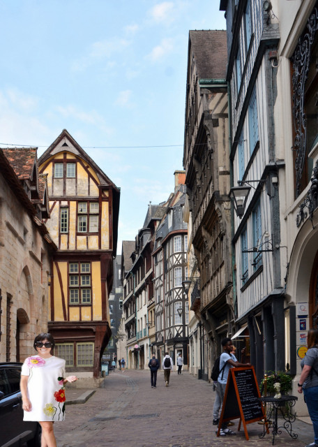 2024-06-21_58_Rue Saint Romain w Medieval Historic Half-Timbered Bldg-10001.JPG