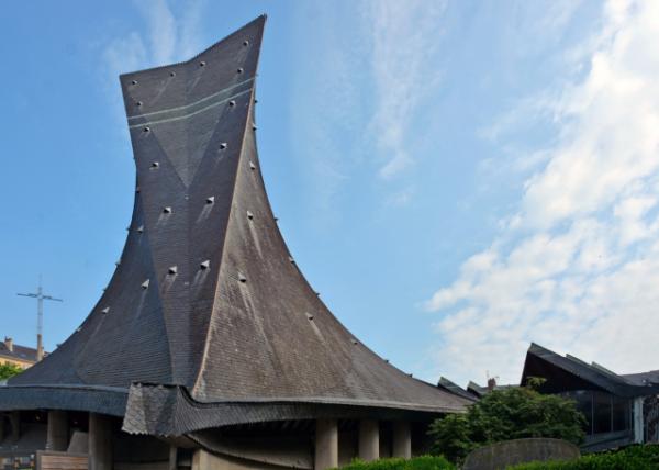 2024-06-21_88_Church of Saint Joan of Arc w the Complex Asymmetric Roof symbolizes the Fiery Flame Engulfed the Brave Virgin000.JPG