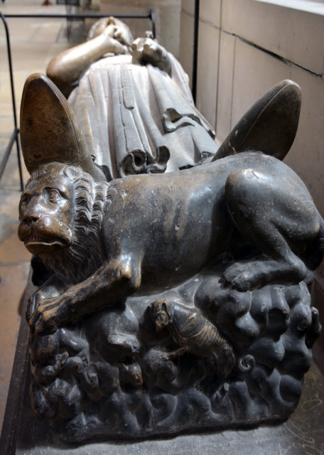 2024-06-21_31_Lion @ the Foot of the Recumbent Statue on the Tomb Holding the Heart of King Richard I of England Called Richard the Lionhear.JPG