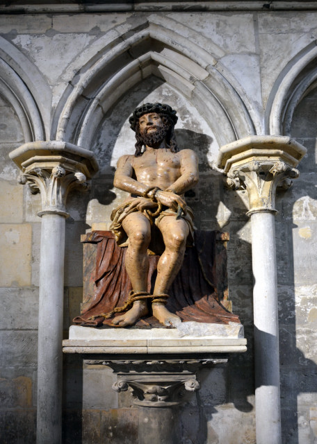 2024-06-21_37_Stature of Jesus Christ w a Crown of Thorns0001.JPG