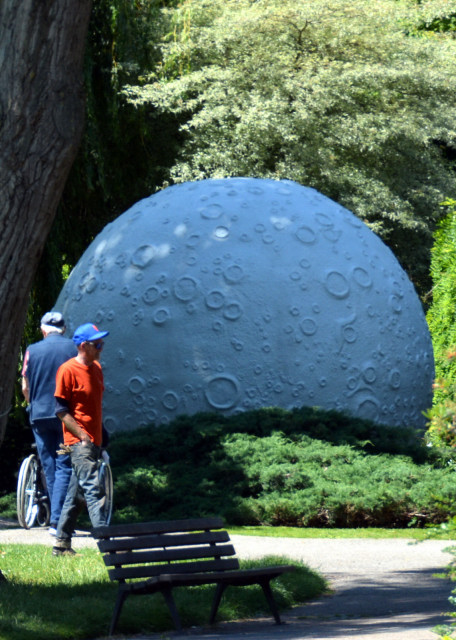 2024-06-21_43_Saint-Roch Square Public Park_The Moon Landed in Le Havre by Arthur Gosse0001.JPG