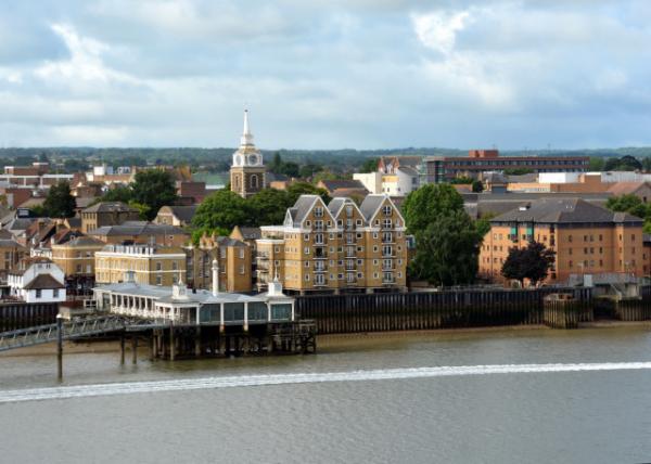 2024-06-22_15_Gravesend Town Pier & Heritage Quarter against St George's Church0001.JPG