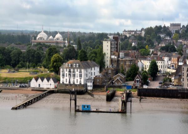 2024-06-22_12_Gravesend_ the Kent Town along the Thames0001.JPG