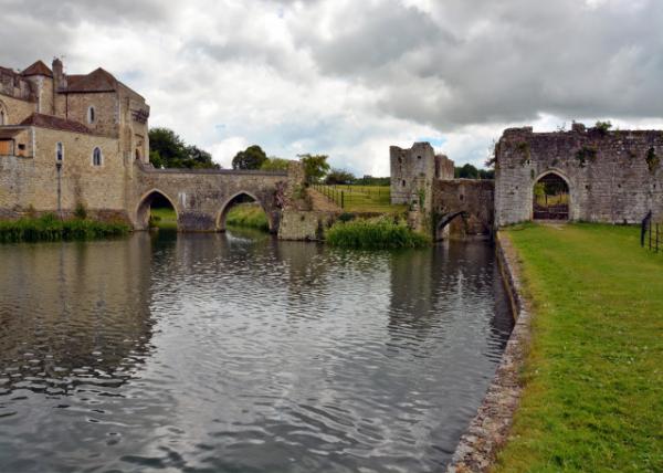 2024-06-22_06_A Wide Panoramic View of Leeds Castle from across the Moat on the North West Side0001.JPG