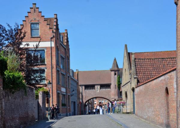 2024-06-23_32_Zonnekemeers Viaduct & Gatehouse in a Late Gothic Revival Style Built in 19360001.JPG