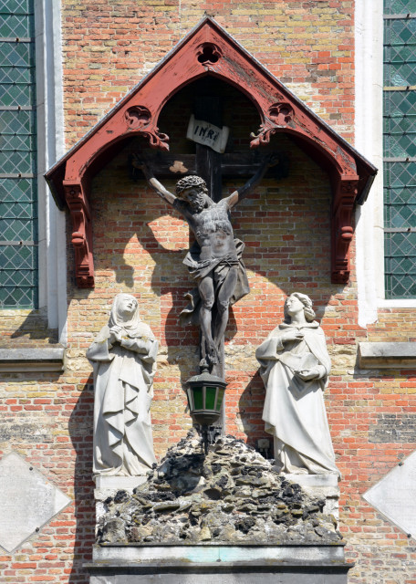 2024-06-23_54_Statue of the Crucifixion of Christ Adorning the Church of Our Lady0001.JPG