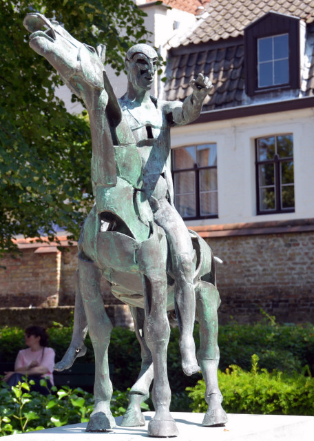 2024-06-23_67_Bronze Sculpture Depicting a Knight of the Apocalypse w Flemish Hof Arents in the Background0001.JPG