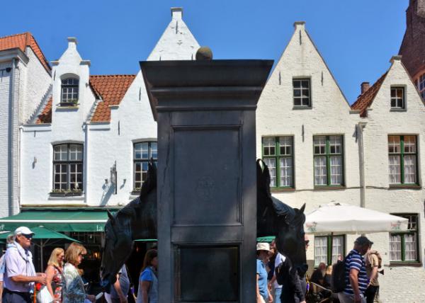 2024-06-23_220_Sculpture of Horse Head Drinking Fountain0001.JPG