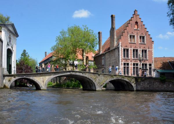 2024-06-23_127_Begijnhofbrug to Béguinage of Bruges, the Only Preserved in Belgium, Dating back to XIII Century Built to Give Ho.JPG