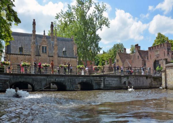 2024-06-23_129_Bruges offers visitors a journey into Europe's past, w its well-preserved bldgs & cobblestone streets reflecting.JPG