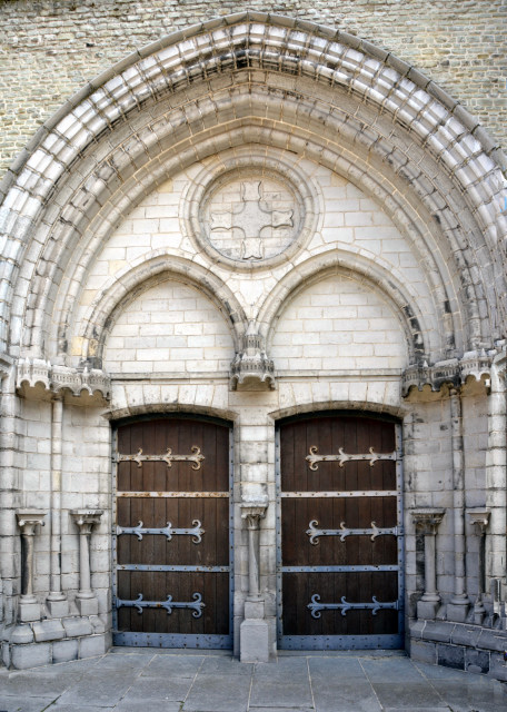 2024-06-23_05_Closeup of a Facade of Church of Our Lady0001.JPG