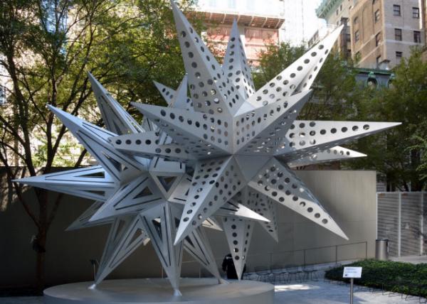 2024-10-19_17_Frank Stella Hanoi Star 2024 Aluminum_ Stainless-Steel Base0001.JPG