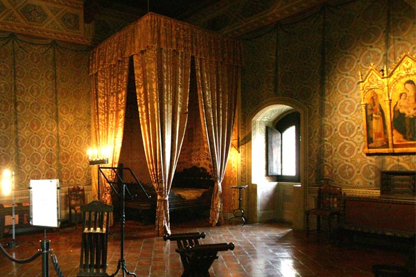 interno-castello-di-gradara.jpg