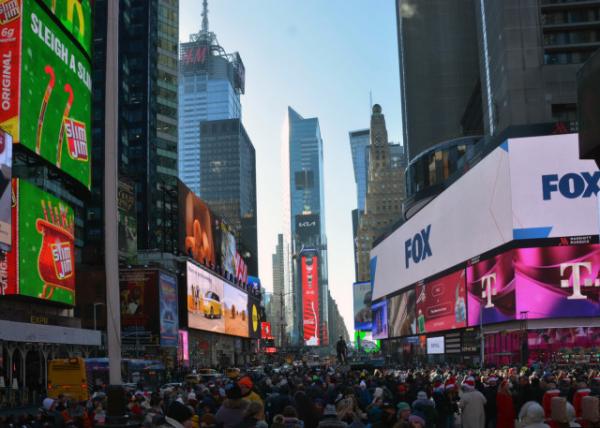 2024-12-14_11_Times Square w NASDAQ Sign the Largest LED Sign in the World-20001.JPG