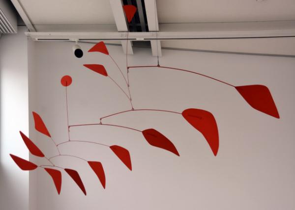 2025-03-15_106_Alexander Calder Hanging Spider 1940 & Big Red 1959 Painted Sheet Metal Wire0001.JPG