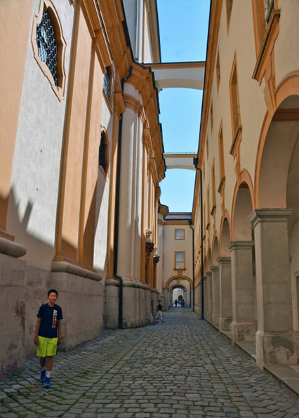 2017-07-08_Abbey Walkway-20001.JPG