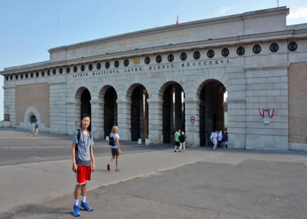 2017-07-09_Exterior Neuel Burgtor Viewed from Ring Road »򱤻ʹ-20001.JPG