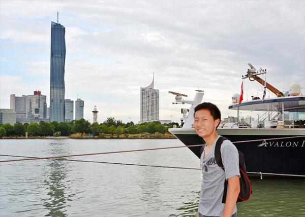 2017-07-09_DC Towers & Millennium Tower  over the Danube 觺ǧ-10001.JPG