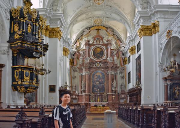 2017-07-07_Pfarramt Ursulinenkirche_Nave-20001.JPG