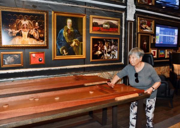 2018-07-12_Deck-2_Lower Promenade_Billboard Onboard-20001.JPG