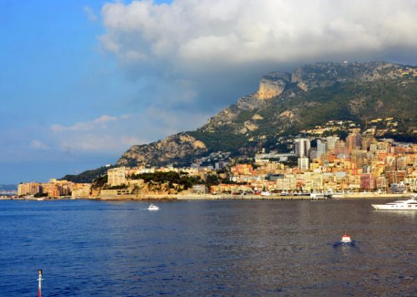 2018-07-20_Dog's Head above Fontvieille ͷɽ·ά0001.JPG