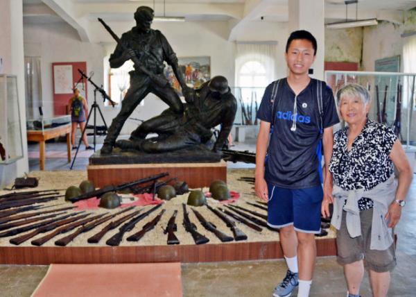 2018-07-14_Fortress_Natl. Armory Museum_Sculpture0001.JPG