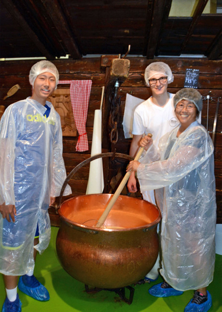 2017-08-24_Milchmanufaktur_Stiring Cheese-50001.JPG