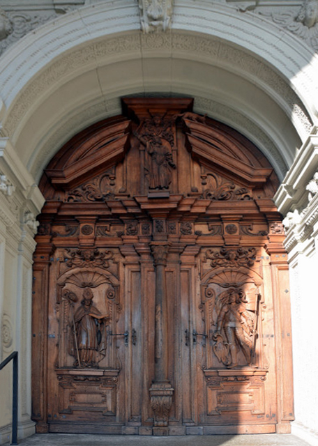 2017-08-23_Church of St. Leodegar_Entrance0001.JPG