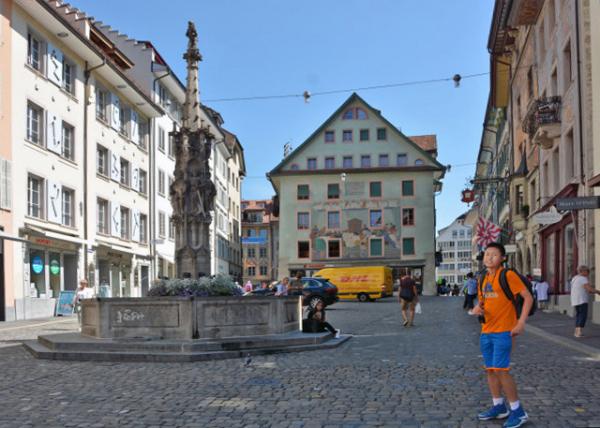2017-08-23_Fountain_Weinmarkt Springbrunnen Ѿг-Ȫˮ-10001.JPG