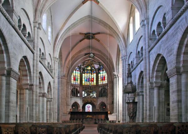 2017-08-23_Church_Basel Minster_Nave0001.JPG