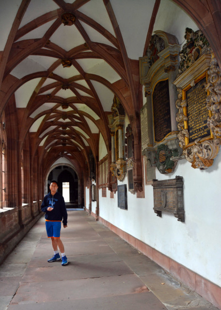 2017-08-23_Church_Basel Minster Cloister_Gothic Rib-Vault Ceiling ʥɪպʥ˹-40001.JPG